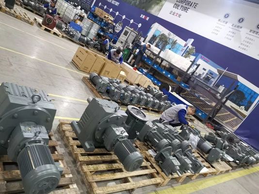 شنت القدم / شفة الخيالة SEW المتوازي رمح حلزوني Gearmotor